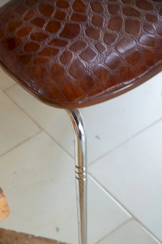 Alma, la chaise en métal N°545