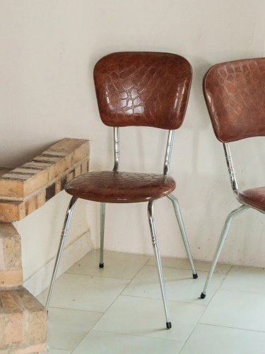 Alma, la chaise en métal N°545