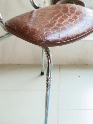 Alma, la chaise en métal N°545