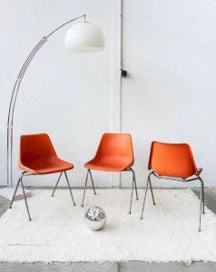 Alma, la chaise en métal N°552