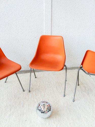 Alma, la chaise en métal N°552