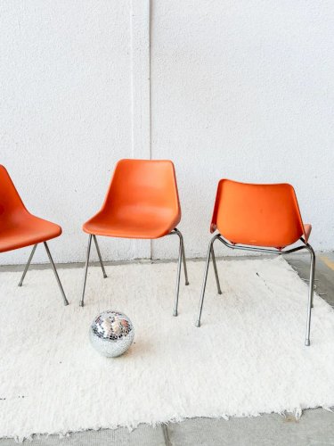 Alma, la chaise en métal N°552