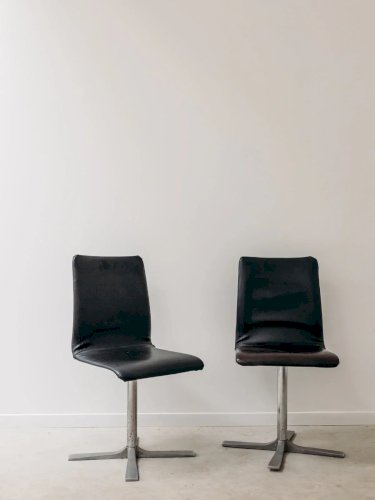 Alma, la chaise en métal N°568