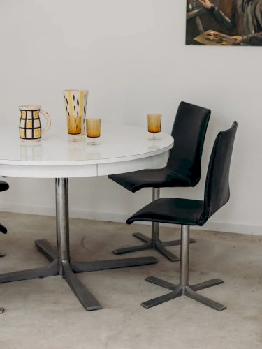 Alma, la chaise en métal N°568