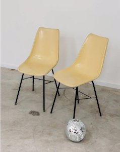 Alma, la chaise en métal N°577