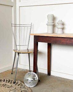 Alma, la chaise en métal N°583