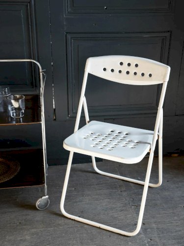 Alma, la chaise en métal N°600