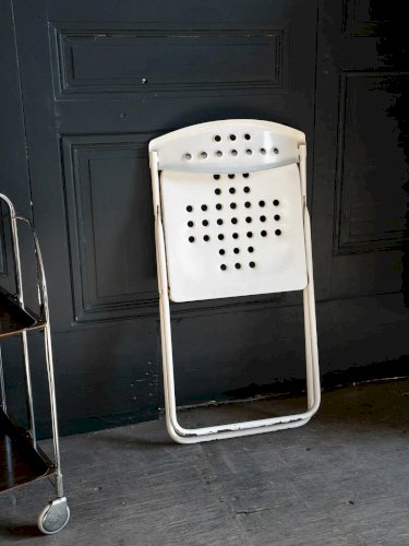 Alma, la chaise en métal N°600