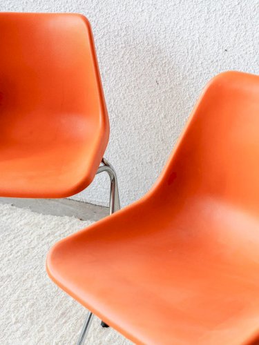 Alma, la chaise en métal N°610