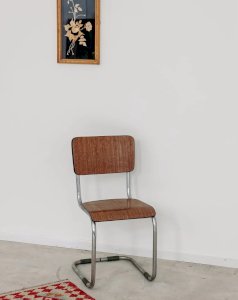 Alma, la chaise en métal N°643