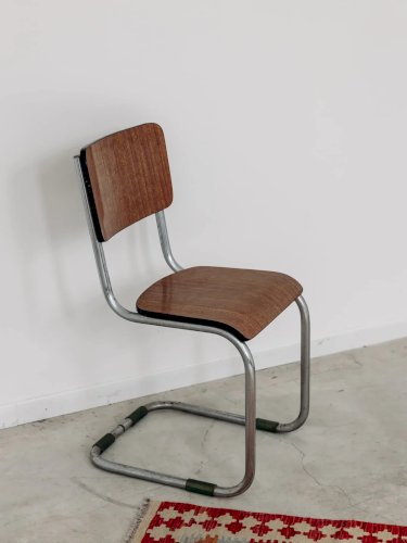 Alma, la chaise en métal N°643