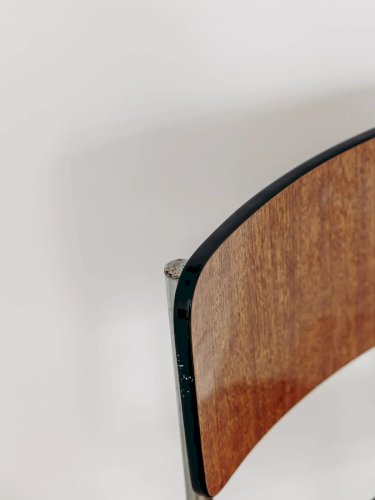 Alma, la chaise en métal N°643