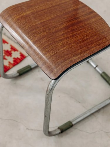 Alma, la chaise en métal N°643