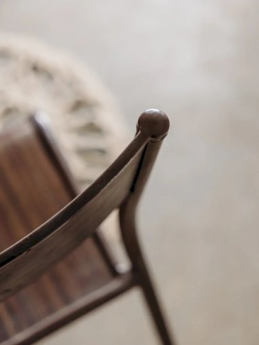 Alma, la chaise en métal N°648