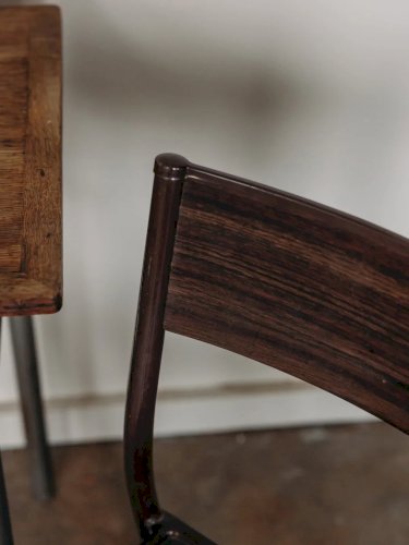 Alma, la chaise en métal N°648