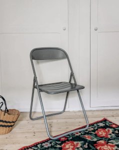 Alma, la chaise en métal N°656