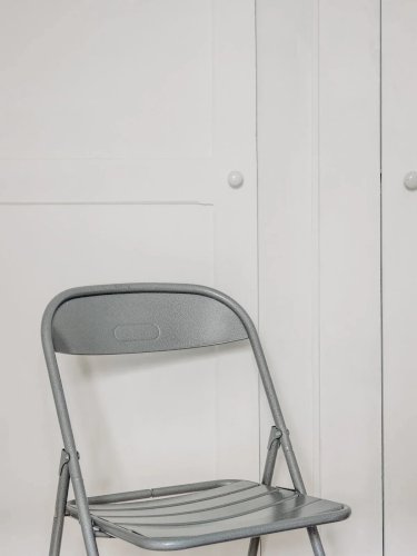 Alma, la chaise en métal N°656