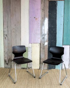 Alma, la chaise en métal N°657