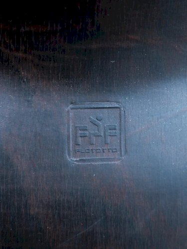 Alma, la chaise en métal N°657