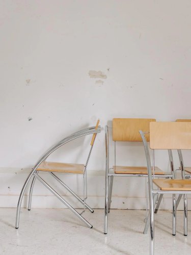 Alma, la chaise en métal N°659