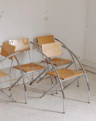 Alma, la chaise en métal N°659