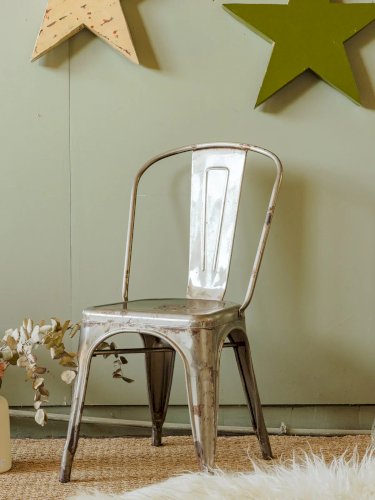 Alma, la chaise en métal N°879