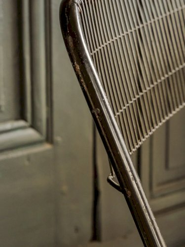 Alma, la chaise en métal N°986