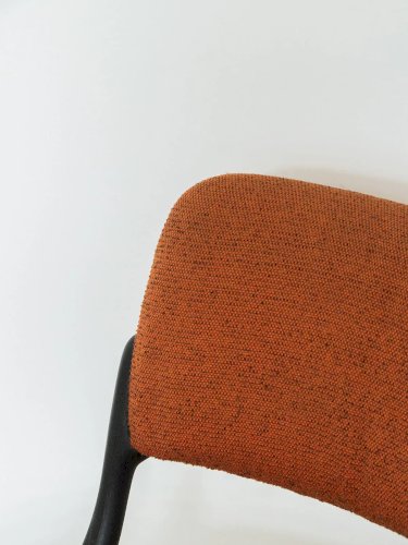 Alma, la chaise en métal orange N°608