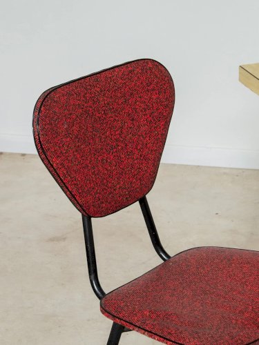 Alma, la chaise en métal rouge N°618
