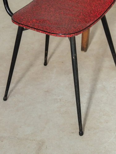 Alma, la chaise en métal rouge N°618