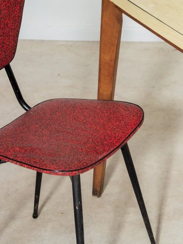 Alma, la chaise en métal rouge N°618