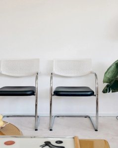 Alma, the metal chair Vitra No. 640