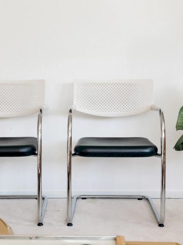 Alma, la chaise en métal Vitra N°640