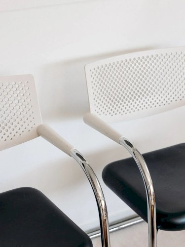 Alma, la chaise en métal Vitra N°640