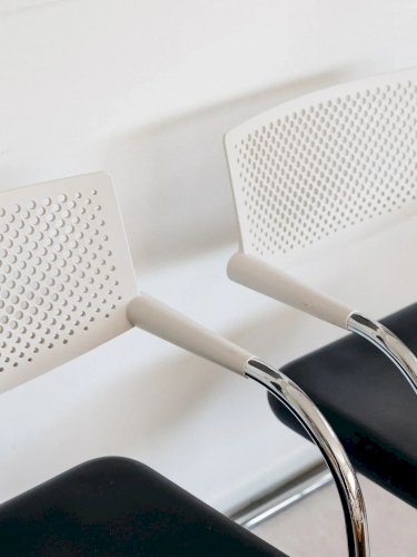 Alma, la chaise en métal Vitra N°640