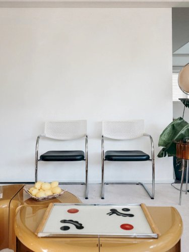 Alma, la chaise en métal Vitra N°640