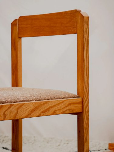 Alma, la chaise en orme et en tissu N°1253