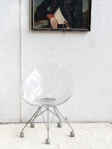 Alma, la chaise en plexiglass N°650