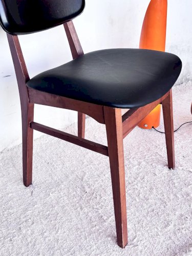 Alma, la chaise en skaï N°411