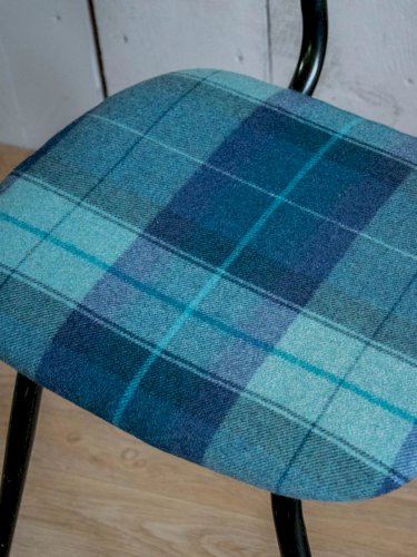 Alma, la chaise en tissu bleu N°1121