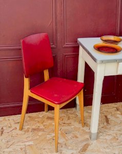 Alma, the red vinyl chair No. 461
