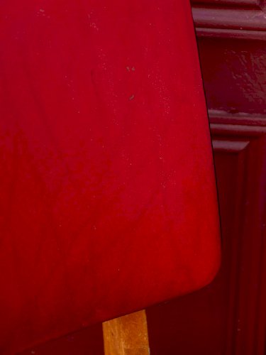 Alma, la chaise en vinyle rouge N°461