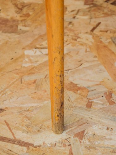 Alma, la chaise en vinyle rouge N°461