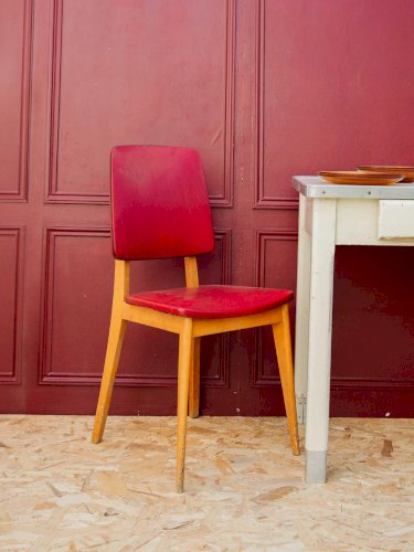 Alma, la chaise en vinyle rouge N°461