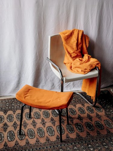 Alma, la chaise Gautier blanche et noire N°1280