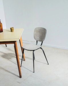 Alma, the grey metal chair No. 626