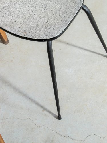 Alma, la chaise grise en métal N°626