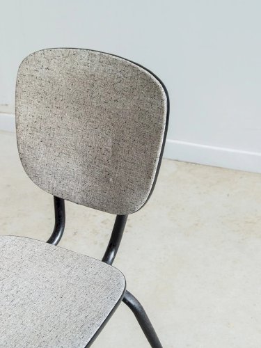 Alma, la chaise grise en métal N°626