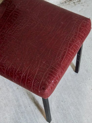 Alma, la chaise industrielle en vinyle N°665