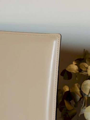 Alma, la chaise Knoll en cuir N°861